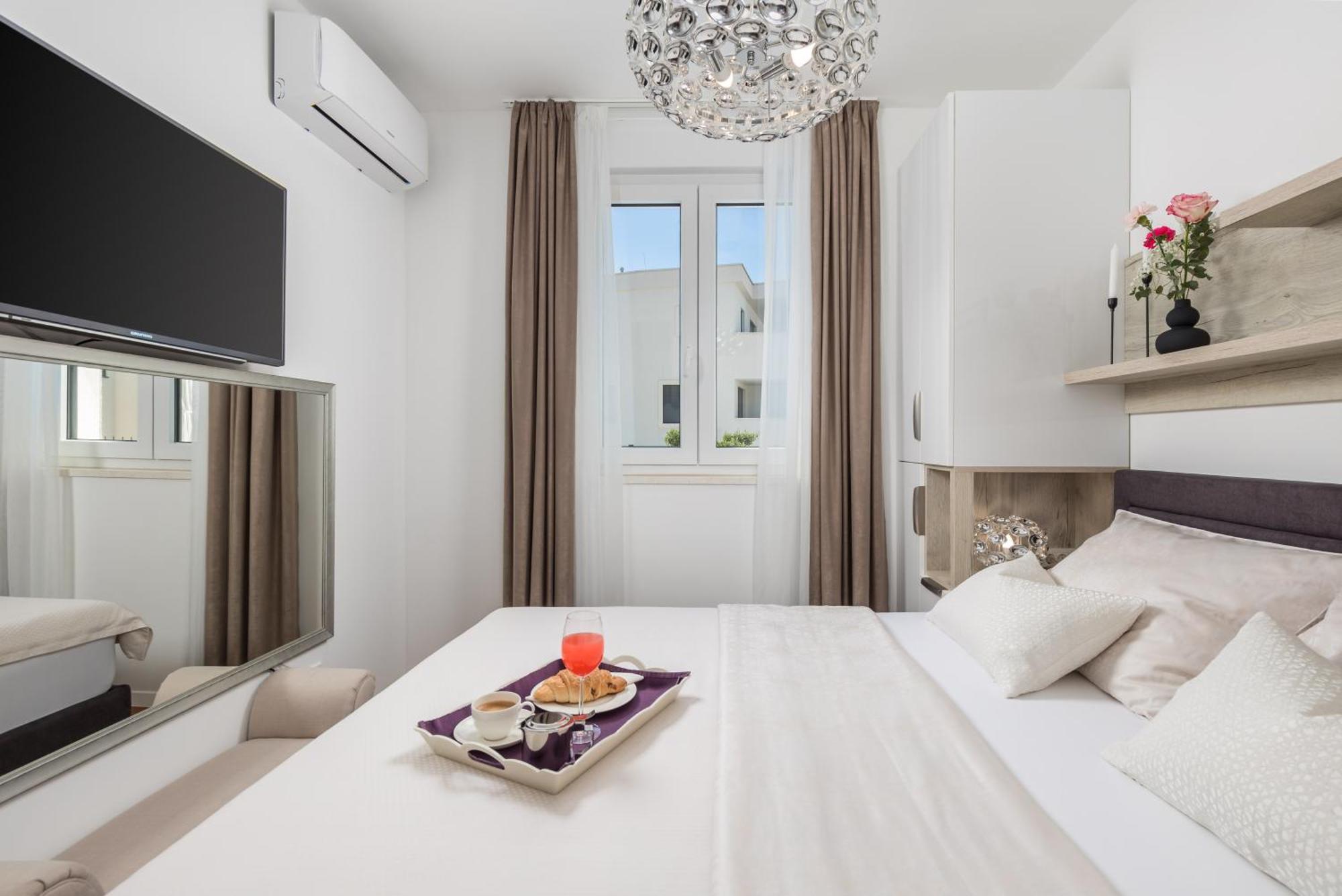 Luxury Apartment Hyperion With Private Pool And Garden Murter Exterior photo